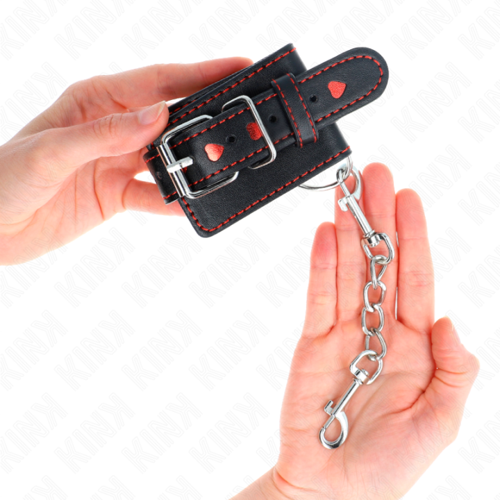 KINK - PULSO PRETO COM INSERÇÃO DE CORAÇÃO VERMELHO AJUSTÁVEL 21-28 CM X 5.5 CM