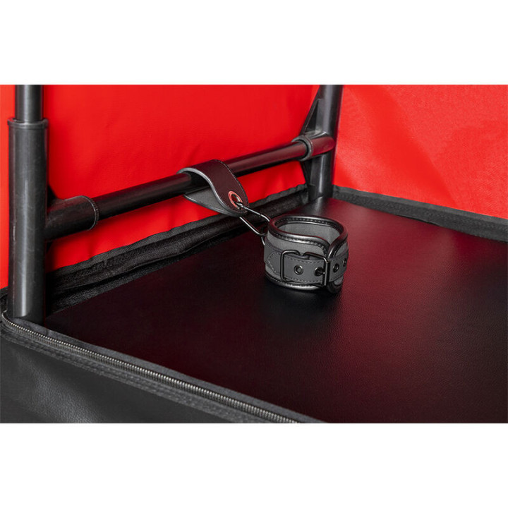 SECRET DOME - KINK CLUB CABINA BUKKAKE PRETO E VERMELHO